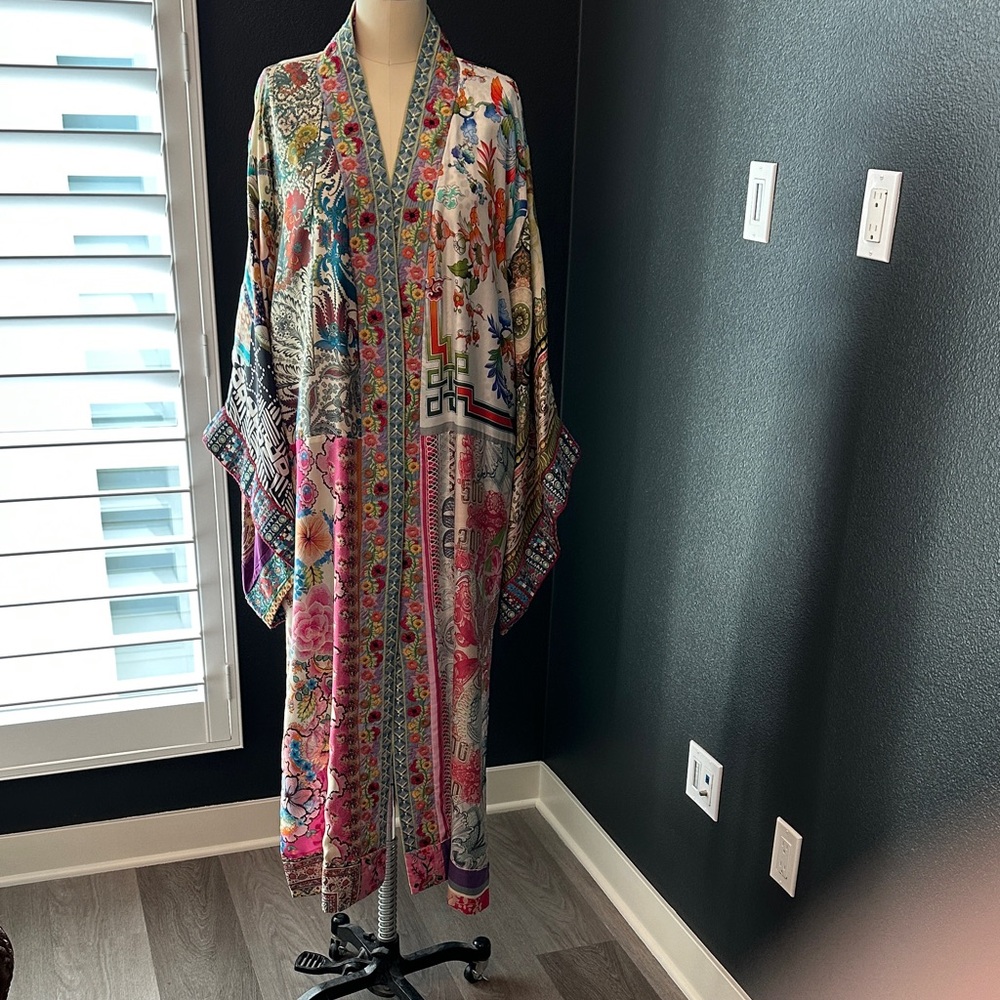Johnny Was Multicolor Floral Kimono reversible has pockets snap closure like new - Picture 3 of 9